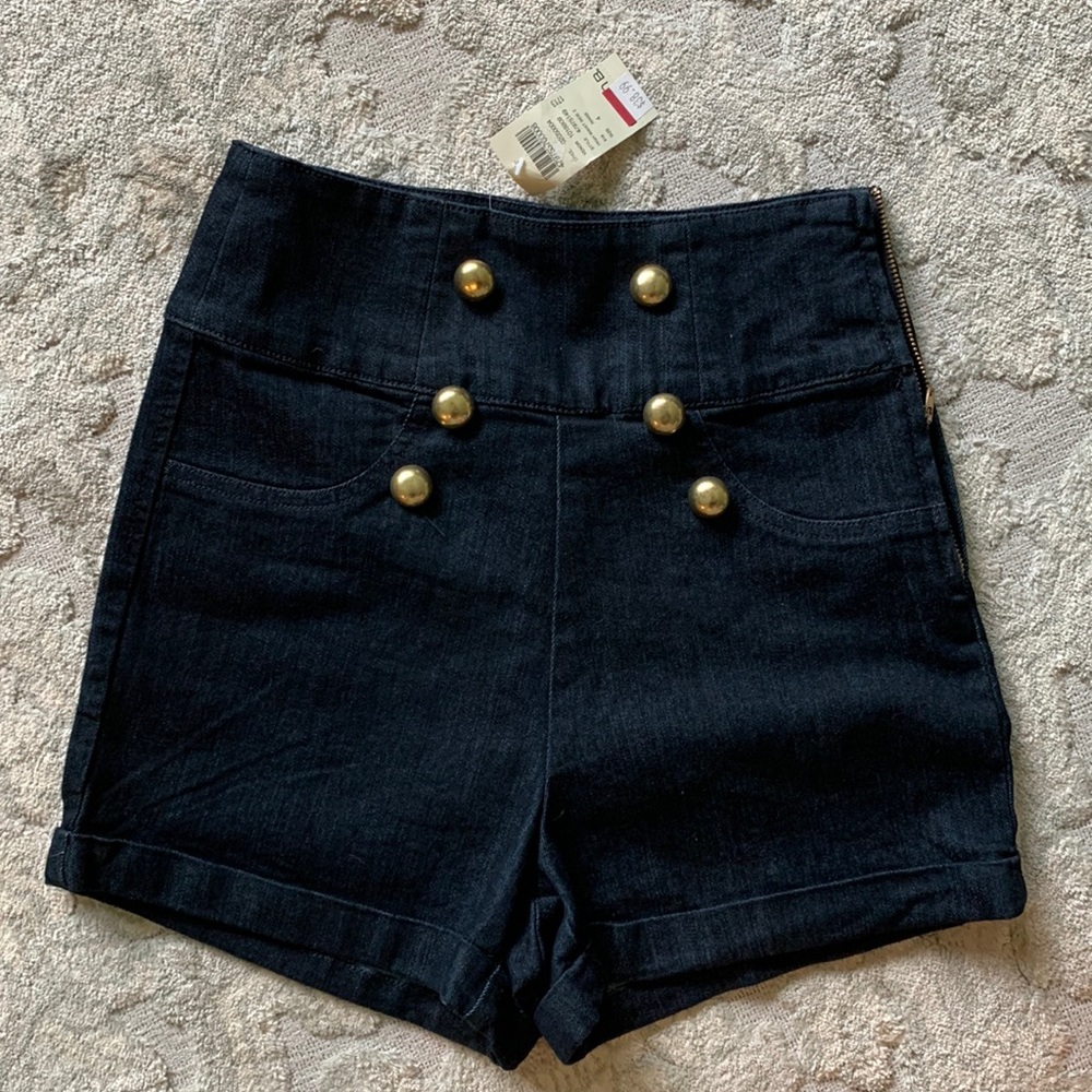 Arden B High waisted denim shorts. Brass button front w side zip. Mock pockets.